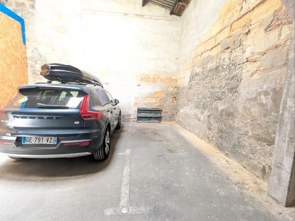 Location place parking moto ou petite voiture centre bordeaux victoire
