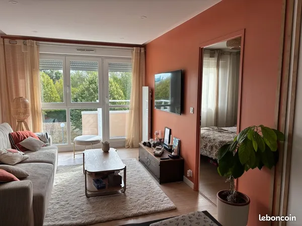 À VENDRE - Beau 2 pièces rénové avec balcon