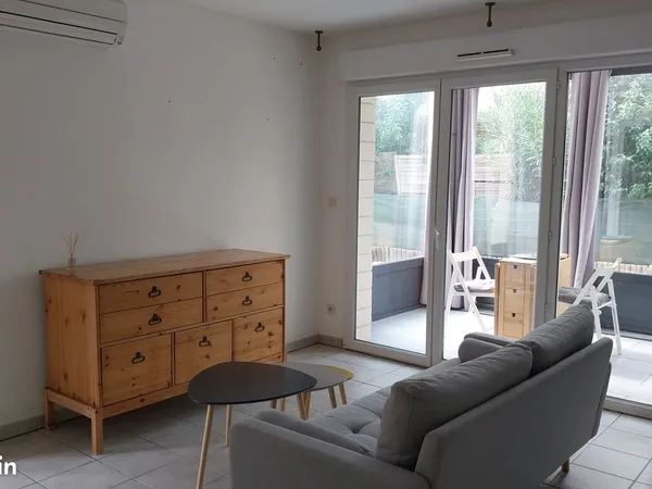 Loue T2 meublé 41m² + véranda de 10m², beau jardin et garage