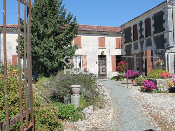 Maison à vendre de 10 pièces de 383 m²