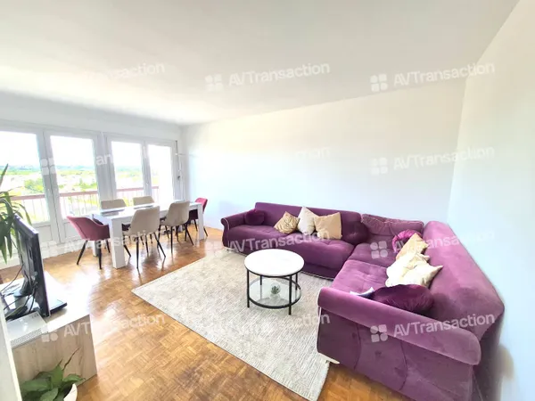 Beau T4 Renove de 82.5 M2 Balcon Place de Parking- Cave