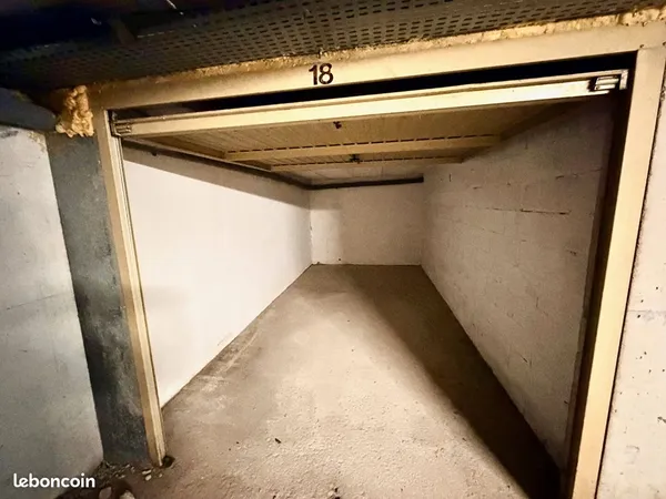Parking/box PUYRICARD