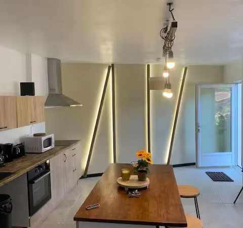Maison de ville meublée 88 m² - 2 chambres - Coeur historique de Parthenay - Terrasse