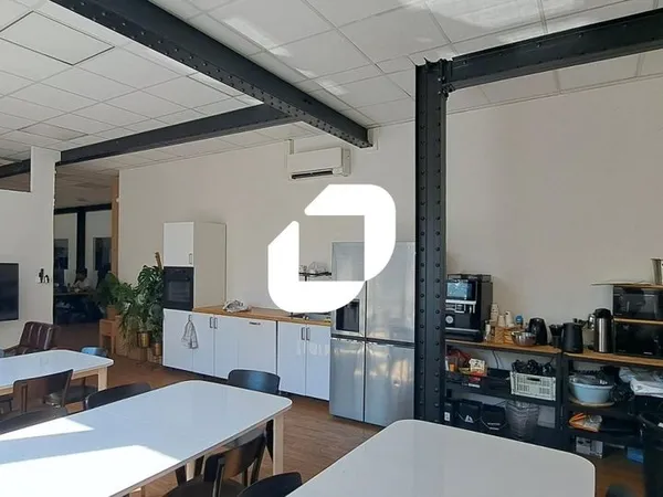 Bureau 260 m²