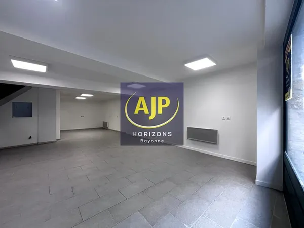 BAYONNE - local commercial / Mur commercial libre