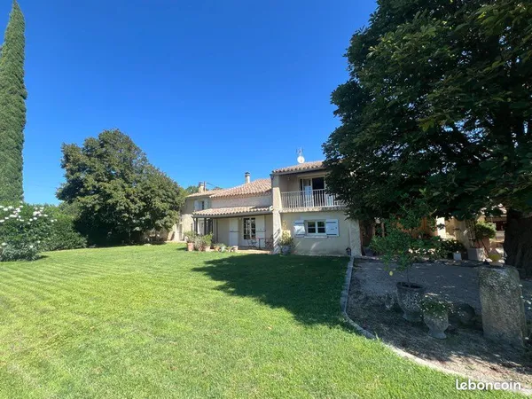 ANCIENNE FERME DE CARACTÈRE ENTIÈREMENT RÉNOVÉE - 229 m² - 5 CHAMBRES - TERRAIN 4 000 m² - PISCINE C