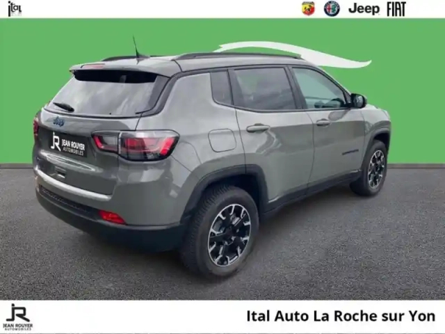Jeep Compass 1.3 turbo t4 240ch phev 4xe upland at6 eawd — photo 5