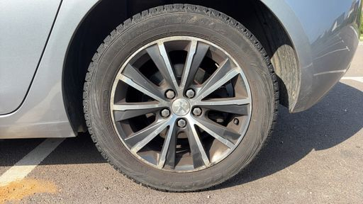 Peugeot 308 1.2 PureTech 130 - Allure – 2015 – 120616 km – Essence – Boîte Manuelle — photo 3