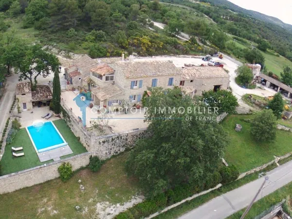 Maison 9 pièces 310 m²