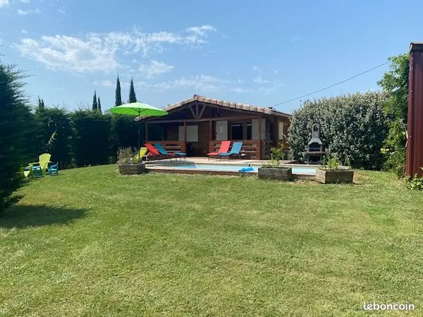 Maison chaleureuse avec piscine et jardin