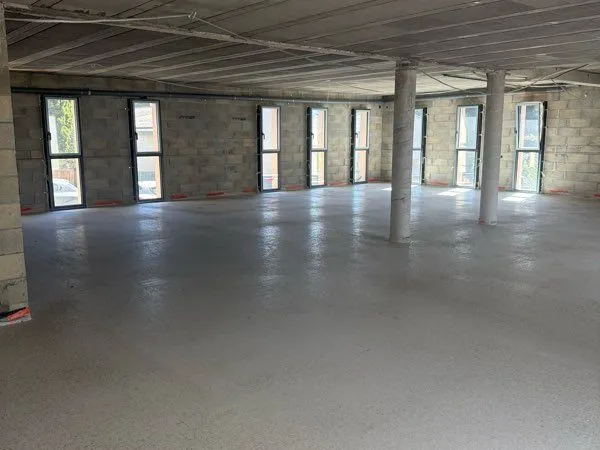 Sanary Grand Espace professionnel Modulable NEUF RDC 180m2