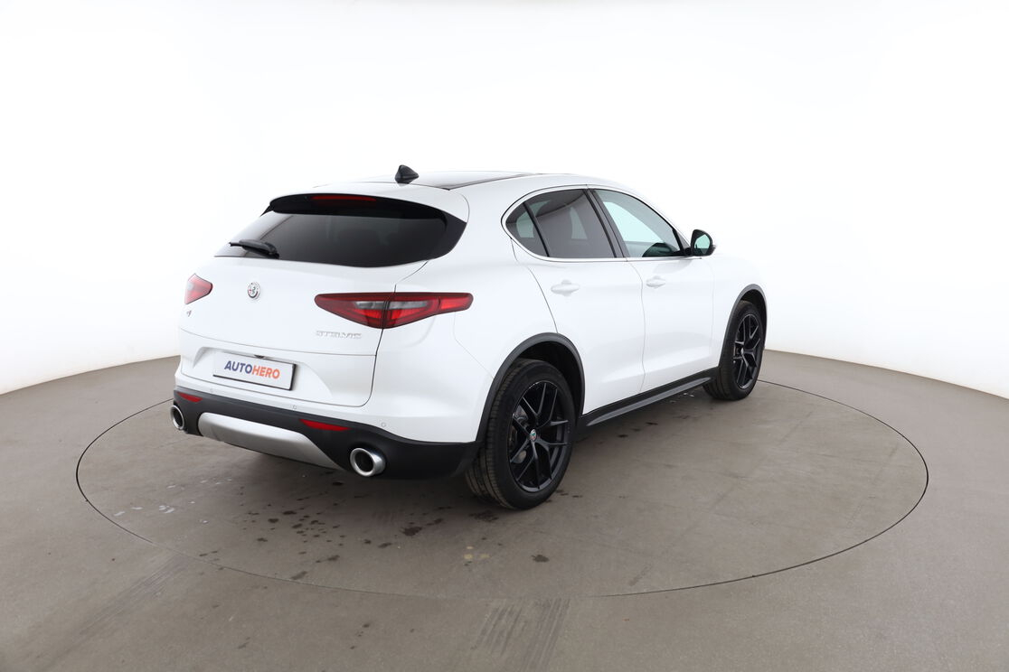 Alfa Romeo Stelvio 2.2 Diesel Q4 Super AT8 — photo 5