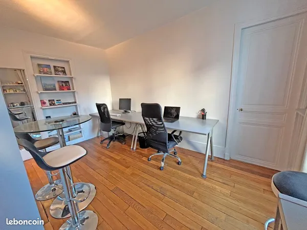 Bureau professionnel privatif meublé 14 m² - Paris 11e - 2 personnes maximum