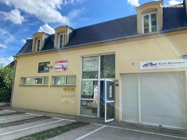 Bureau/local commercial/professionnel 34m2 - Saint-Fargeau-Ponthierry - Sur la N7