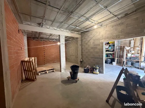 BOX GARAGE 95 m2 STOCKAGE ENTREPOSAGE PARKING