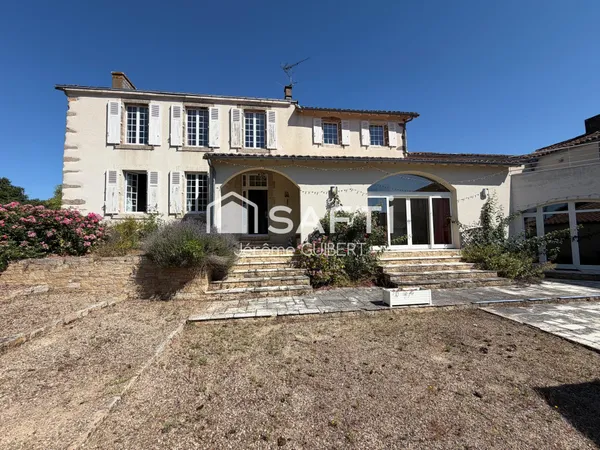 Maison de 10 pièces de 345 m² à Montravers