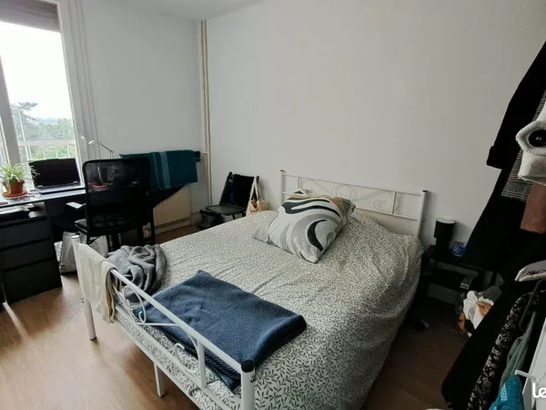 Chambre à louer dans T5