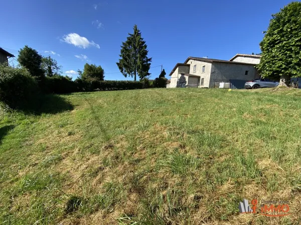 Opportunité Rare : Terrain à Bâtir au Coeur de MAUBEC