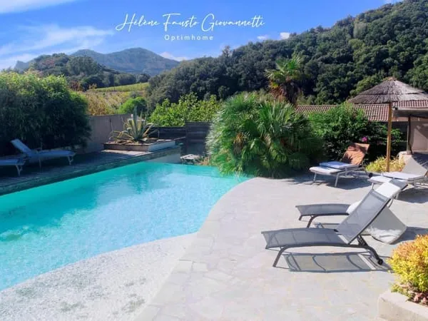 PATRIMONIO - Propriété de charme avec 5 logements, piscine et terrain de 1 440 m²