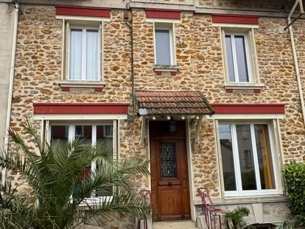 GRANDE MAISON EN PIERRES MEULIERES EN CENTRE VILLE DE LA FERTE SOUS JOUARRE