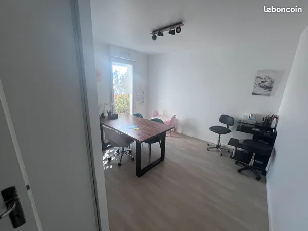 Cabinet 14,5 m² à louer à Conflans-Sainte-Honorine - 847 / mois
