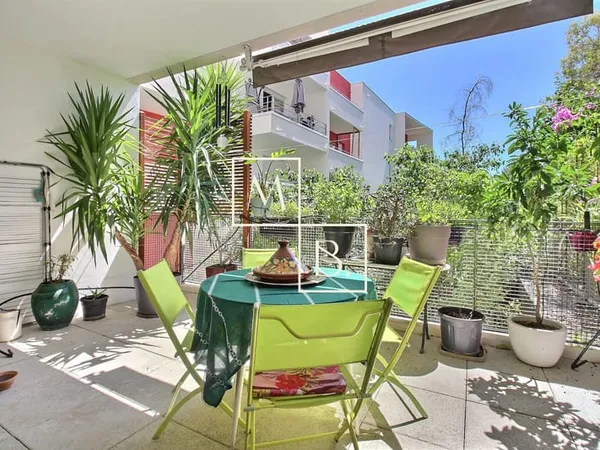 Ovalie, duplex T4 de 96 m2 en rez-de-jardin avec loggia, jar