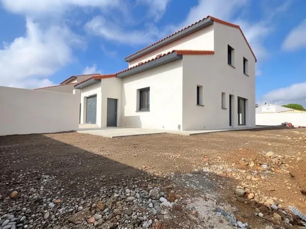 Magnifique maison en R+1 comprenant de 112 m² sur un terrain 3 faces de 354 m² piscinable neuve cons