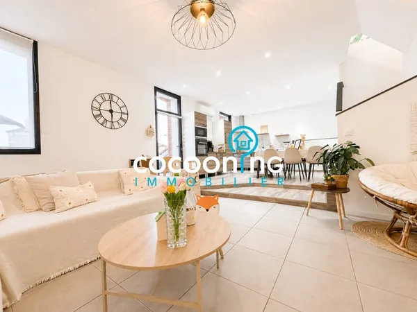 Maison familiale avec beaux volumes et espace indépendant à