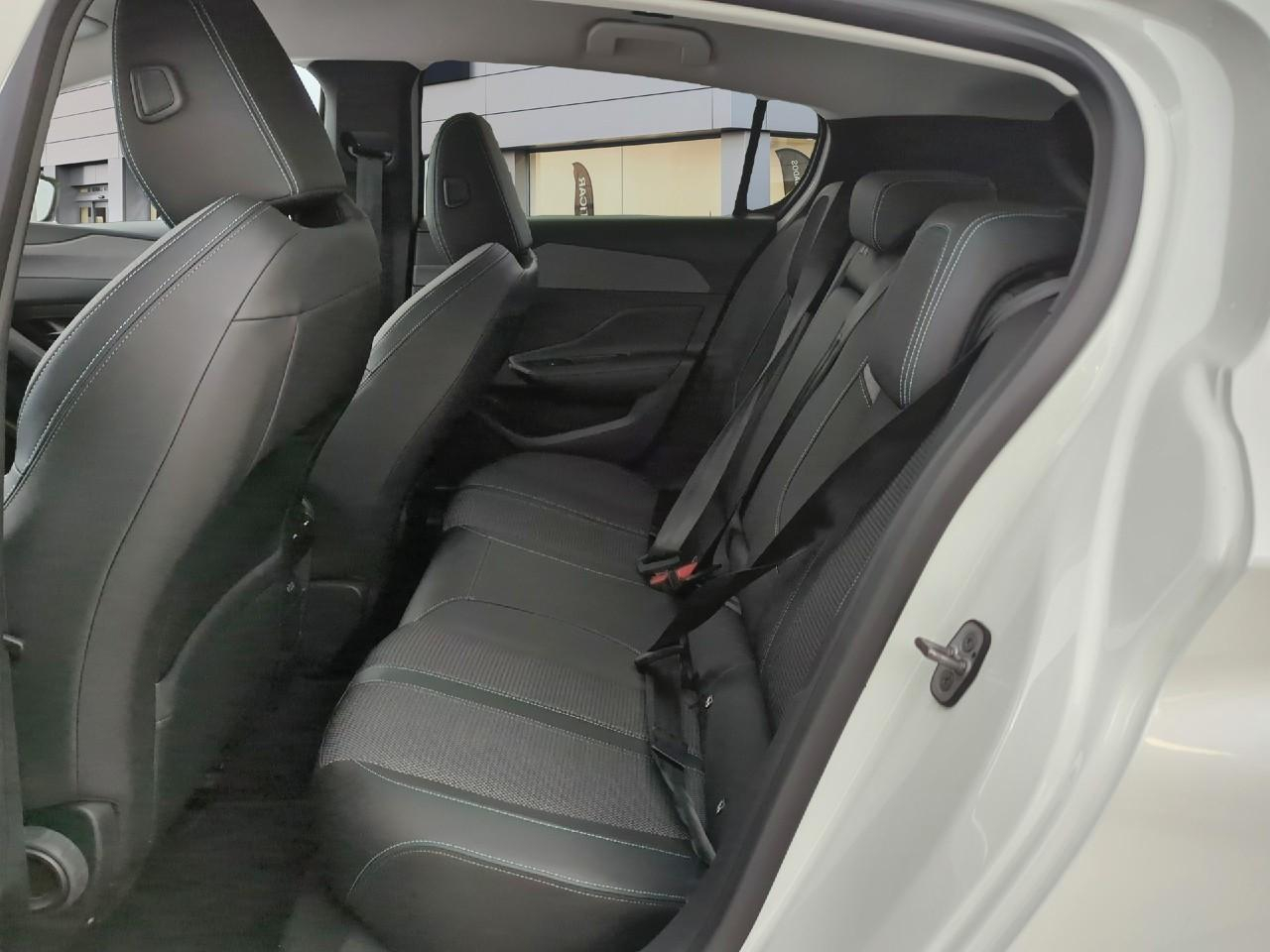 Peugeot 308 phev 180 e-eat8 allure pack — photo 10