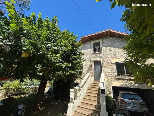 Maison avec Grand Terrain
