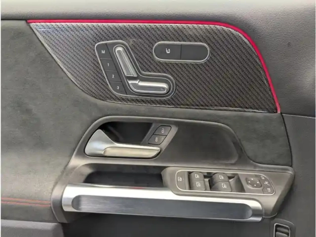 Mercedes Glb 200 d amg line — photo 8