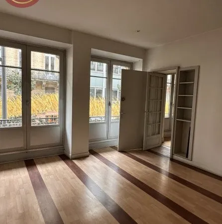 Bureau 10 pièces 530 m²