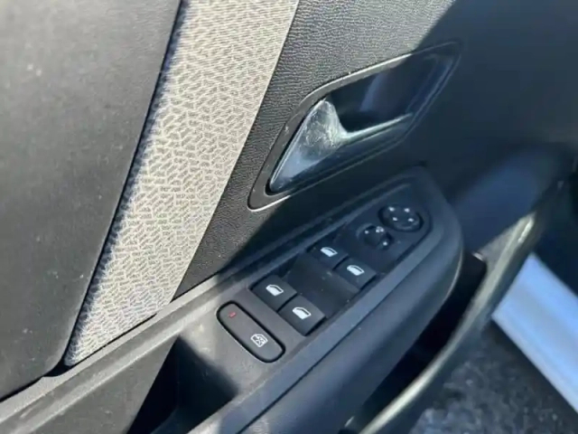 Citroën C4 bluehdi 130ch s&amp;s feel pack eat8 — photo 12