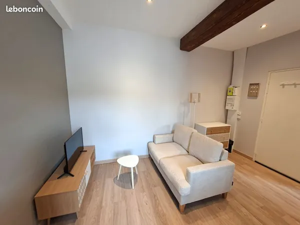 Charmant T1 bis meublé de 24 m² en centre-ville de Miribel