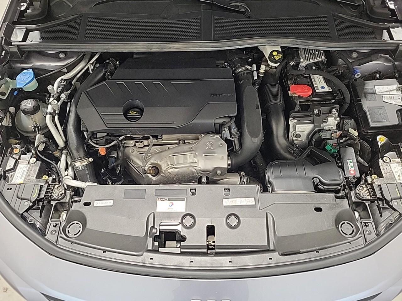 Peugeot 308 sw phev 225 e-eat8 gt — photo 15