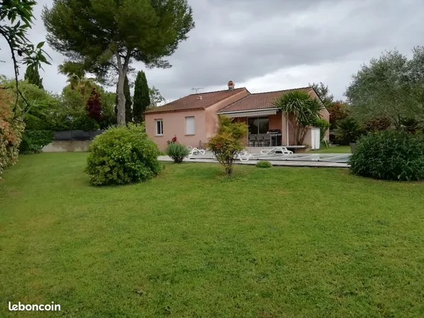 Villa plain-pied 90 m² avec piscine - terrain 1 500 m² - Saint-Drézéry (34)