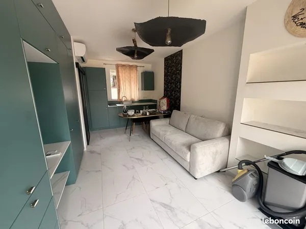 Studio 1 pièce 19 m²