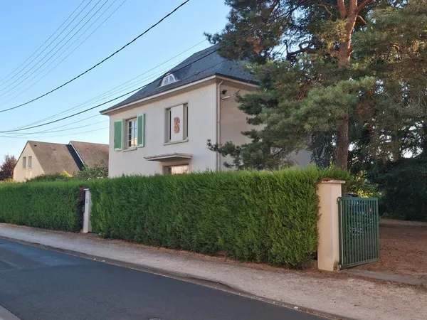 Maison de famille en ville avec grand jardin