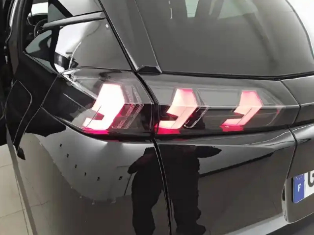 Peugeot 2008 puretech 130 s&amp;s eat8 — photo 17