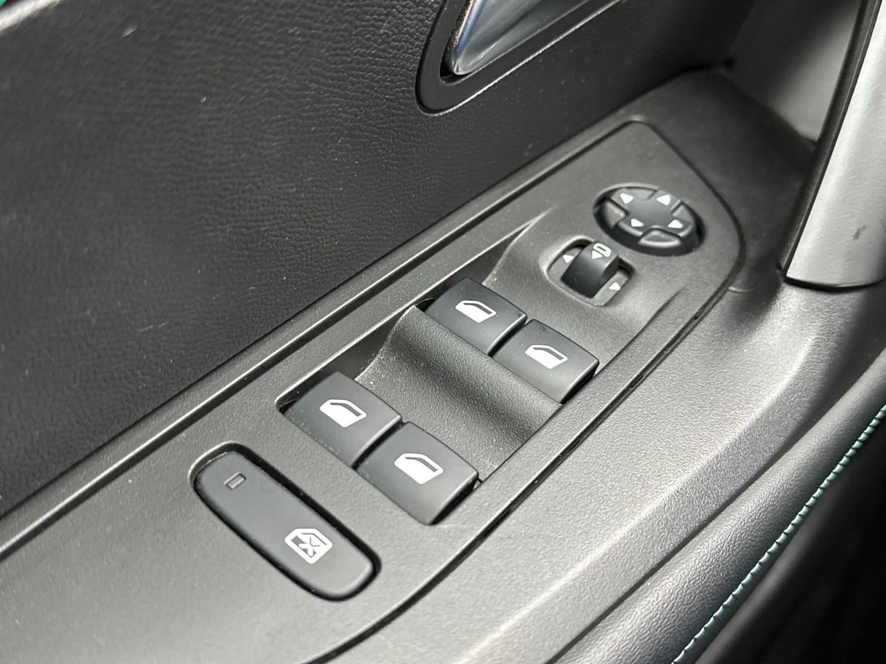 Peugeot 2008 puretech 100 s&s bvm6 allure — photo 17