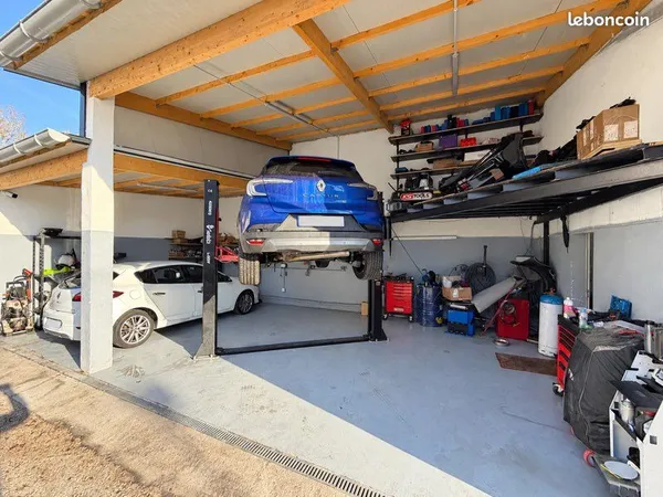 Garage automobile à céder - Atelier équipé et parc d'exposition - 400 m² à Aulnay-sous-Bois (93)
