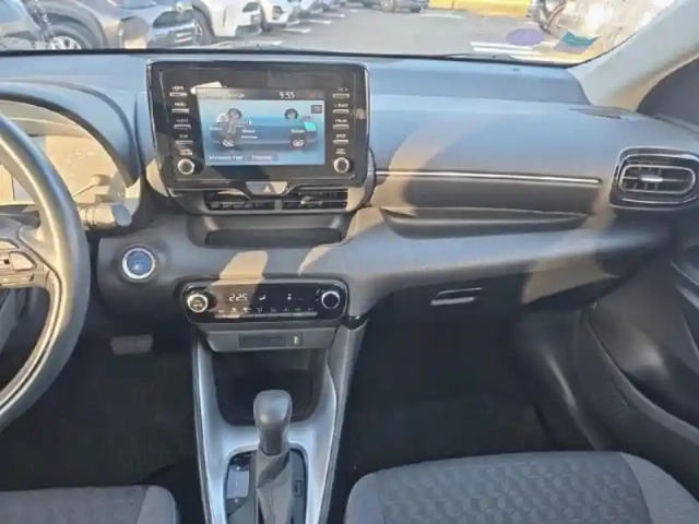 Toyota Yaris 116h dynamic 5p my22 — photo 11
