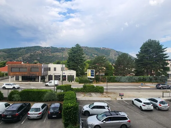 Location T2 TOURNON