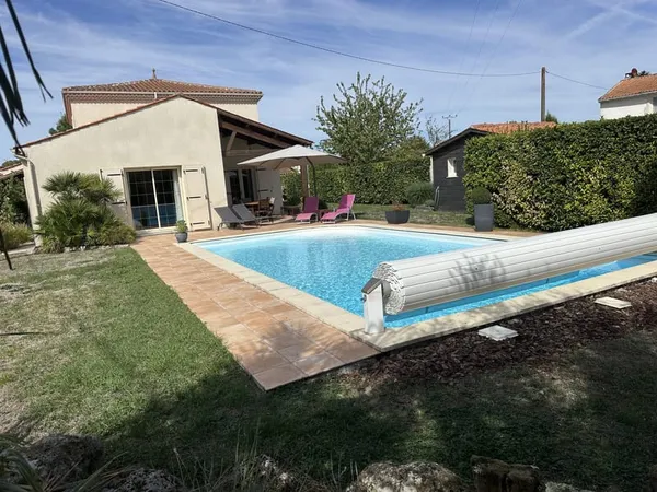 Exclusivité à 9km de Cognac, maison de 177m2,5 chambres et p
