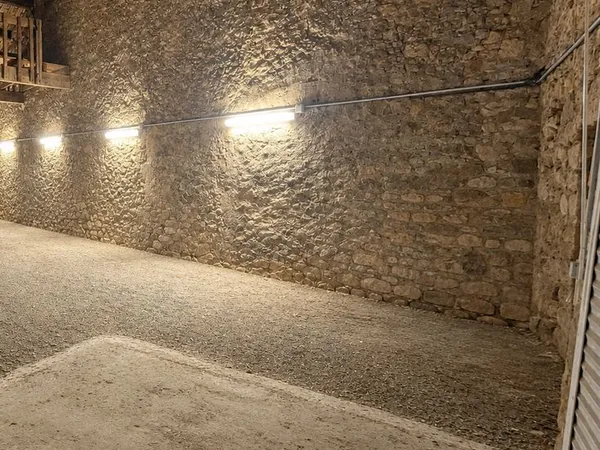 PLACE DE PARKING ou STOCKAGE COUVERT - ANIANE CENTRE