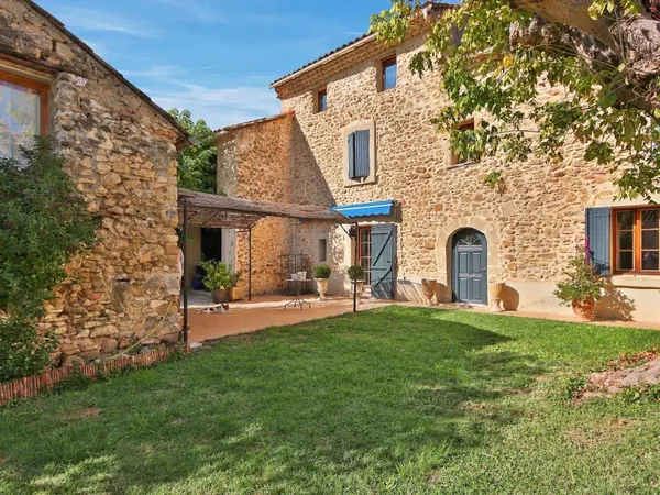 Maison coup de coeur de 5 pièces de 164 m² à Camaret-sur-Aigues