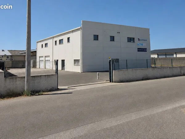 Local d'activité 180 m², dépôt 95 m² + bureaux 85 m², proche A9 et N113