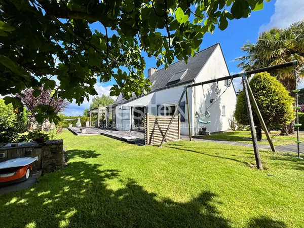 A VENDRE A PLOEREN Maison 7 pièces 214 m² sur 1000 m² de terrain secteur prisé