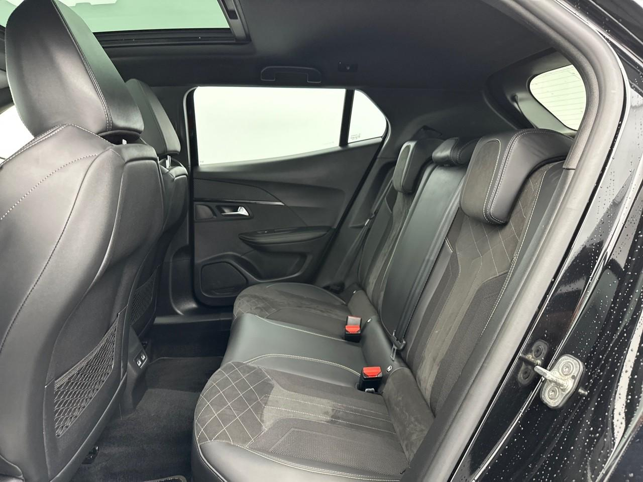 Peugeot 2008 puretech 130 s&s eat8 gt pack — photo 12