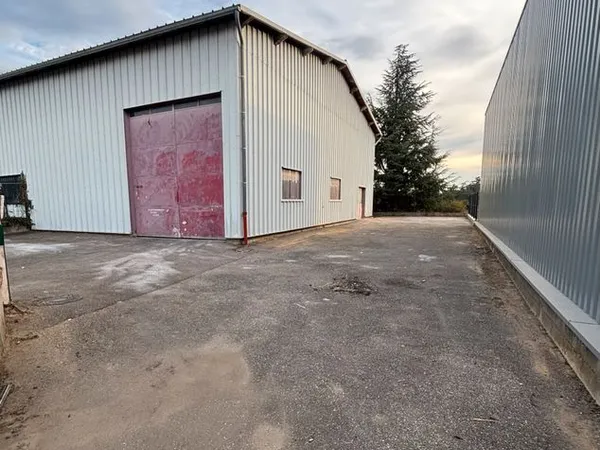 LOCAL / ENTREPÔT 350 m² - SAINT-PAUL-EN-JAREZ